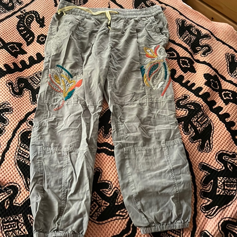 Grey cropped jogger